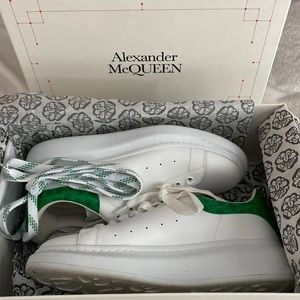 Alexander McQUEEN Men’s size 42 color white/chrome green